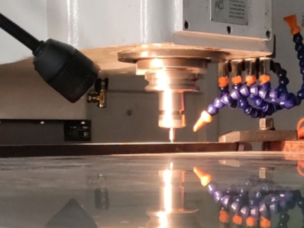 解绝缘夹边条采用什么材质的？